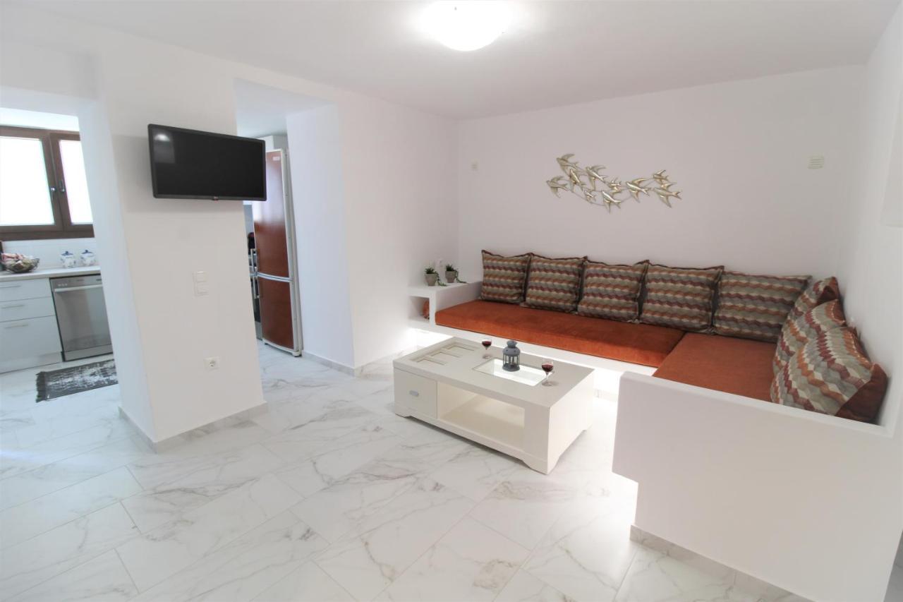 Plaka Philoxenia Apartments Esterno foto