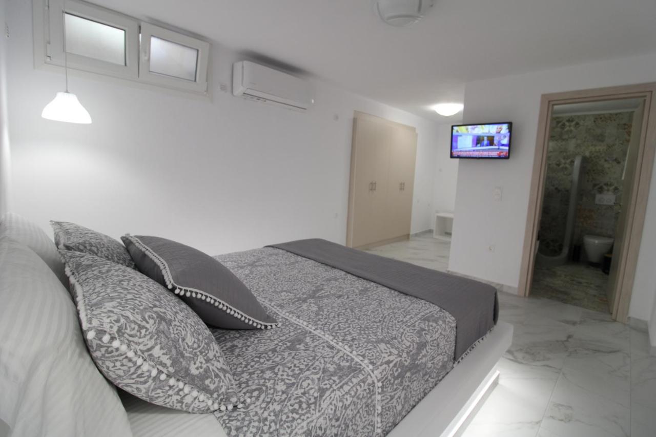 Plaka Philoxenia Apartments Esterno foto