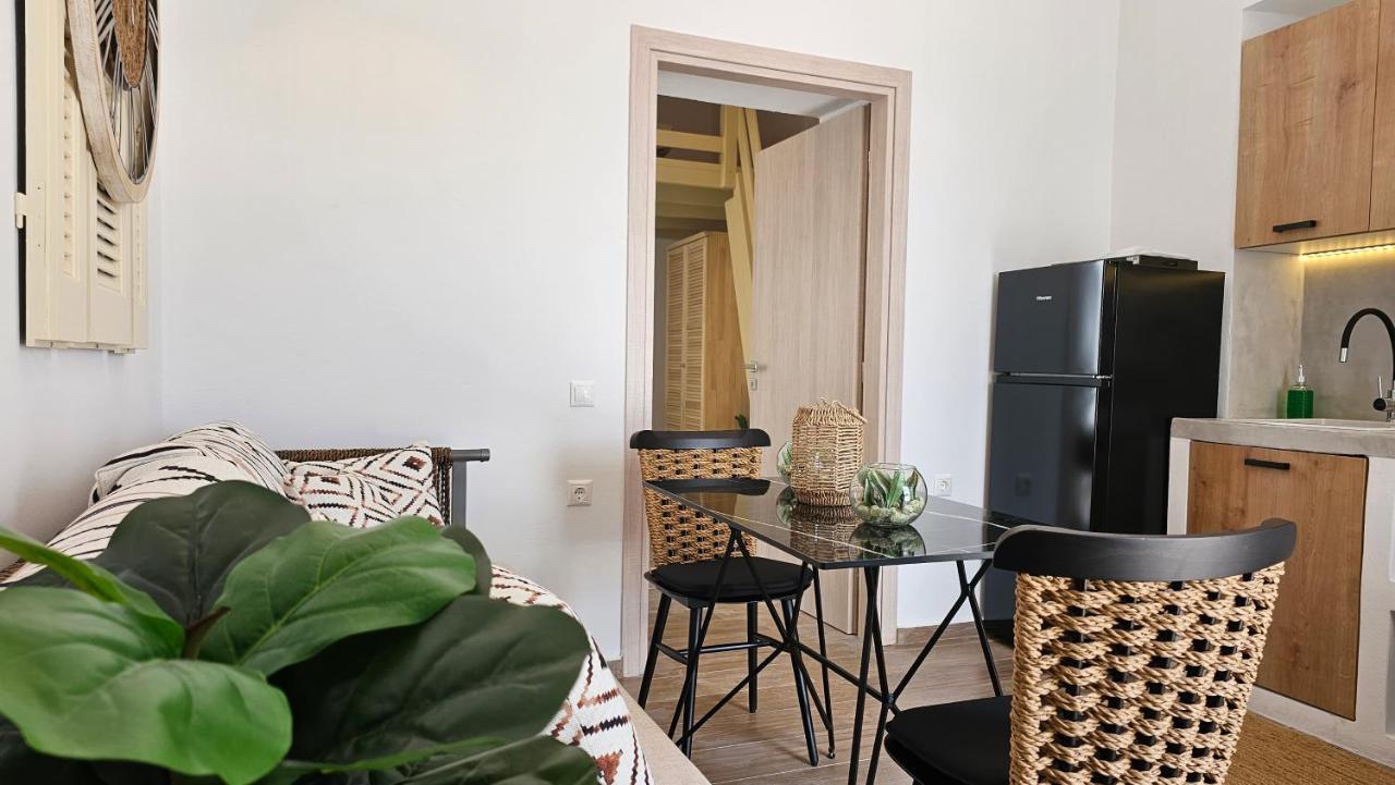 Plaka Philoxenia Apartments Esterno foto